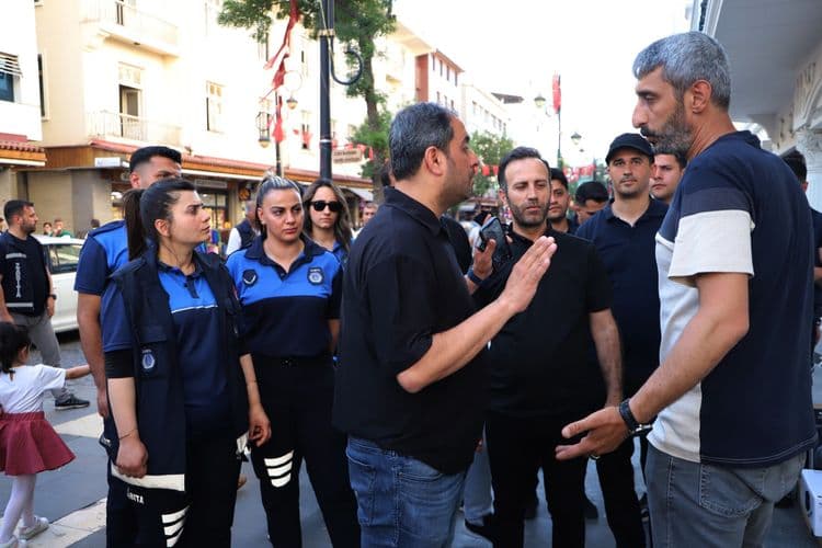 Zabıta ekiplerinden Sur'da kaldırım işgali denetimi 6