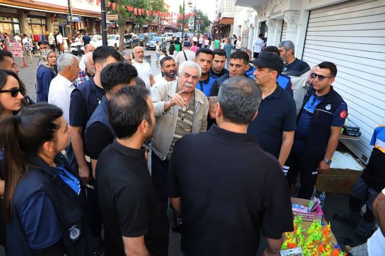 Zabıta ekiplerinden Sur'da kaldırım işgali denetimi 7