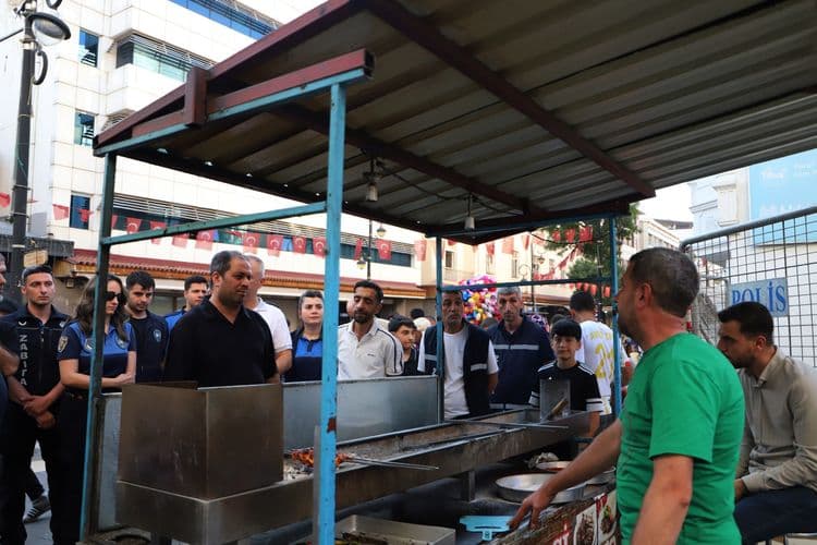 Zabıta ekiplerinden Sur'da kaldırım işgali denetimi 8