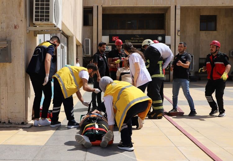 Diyarbakır Büyükşehir Belediyesi binasında deprem ve yangın tatbikatı 12
