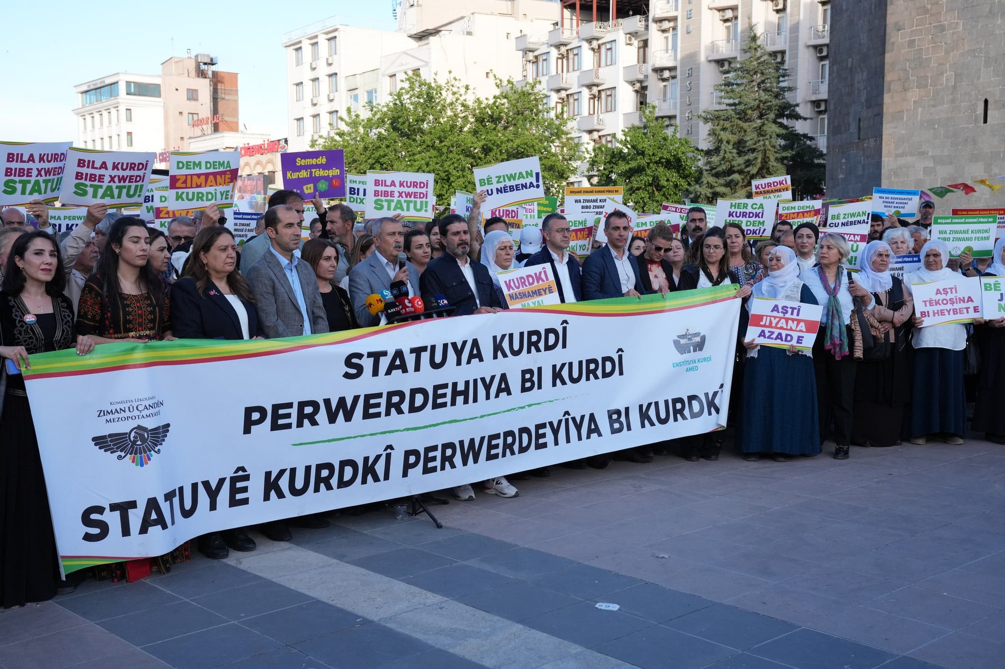 Eşbaşkan Hatun, Kürt Dil Bayramı açıklamasına katıldı