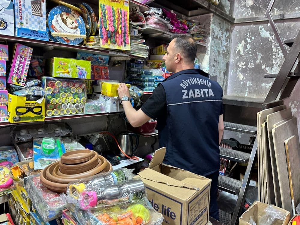 Bayram öncesi tatlı, şekerleme ve marketlere gıda denetimi