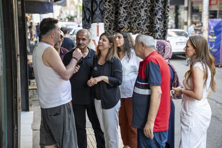 Eşbaşkanlar Bağlar esnafını dinledi: Tüm imkanları seferber edeceğiz 12