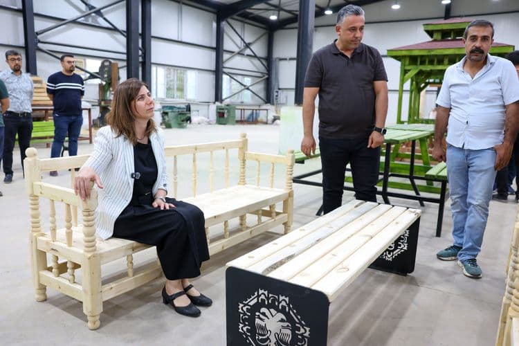 Kent Mobilyaları Atölyesi hizmete açıldı 13