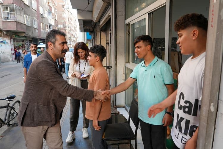 Eşbaşkanlar Bağlar esnafını dinledi: Tüm imkanları seferber edeceğiz 15