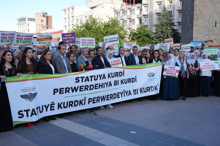 Eşbaşkan Hatun, Kürt Dil Bayramı açıklamasına katıldı 3