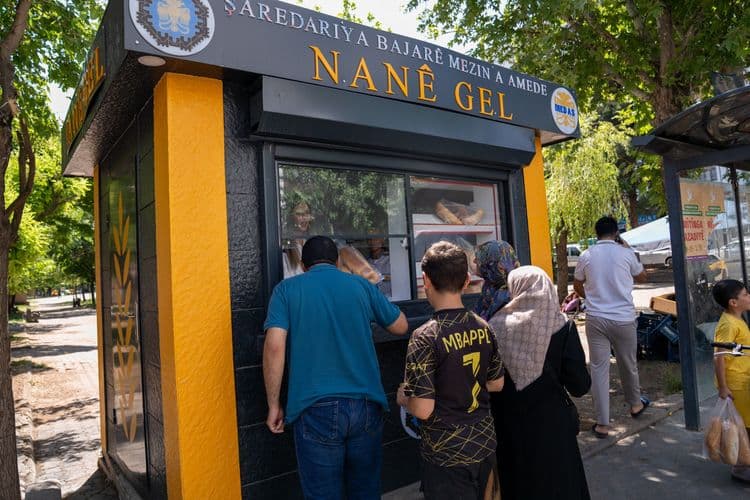 Halk Ekmek Fabrikası üretime geçti, ilk ekmekler yurttaşlara ücretsiz dağıtıldı 3