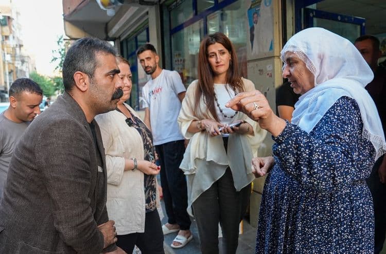 Eşbaşkanlar Bağlar esnafını dinledi: Tüm imkanları seferber edeceğiz 27
