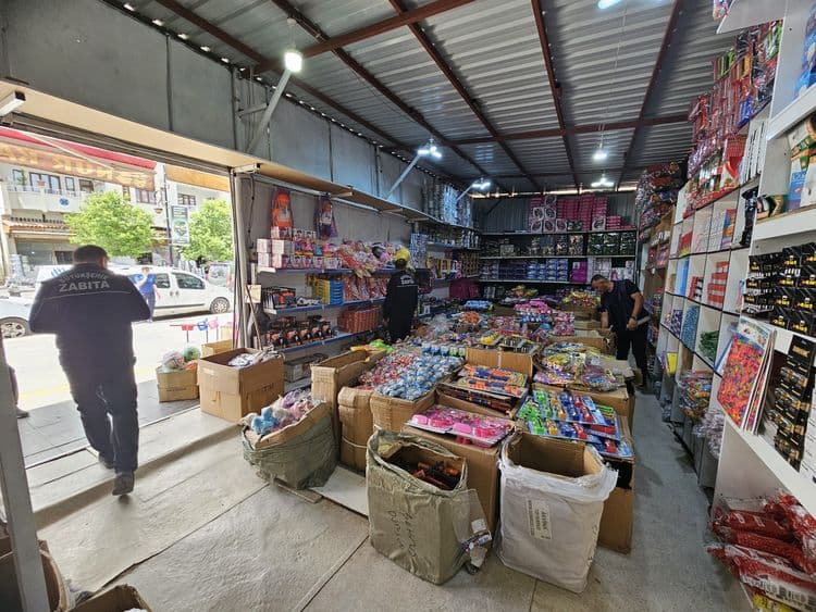 Bayram öncesi tatlı, şekerleme ve marketlere gıda denetimi 11