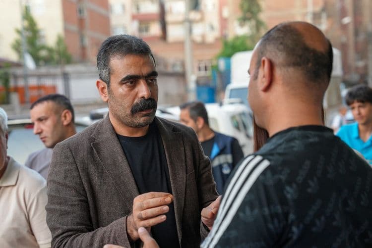 Eşbaşkanlar Bağlar esnafını dinledi: Tüm imkanları seferber edeceğiz 30