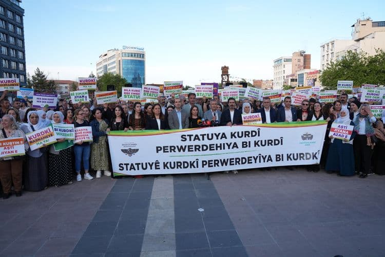 Eşbaşkan Hatun, Kürt Dil Bayramı açıklamasına katıldı 5