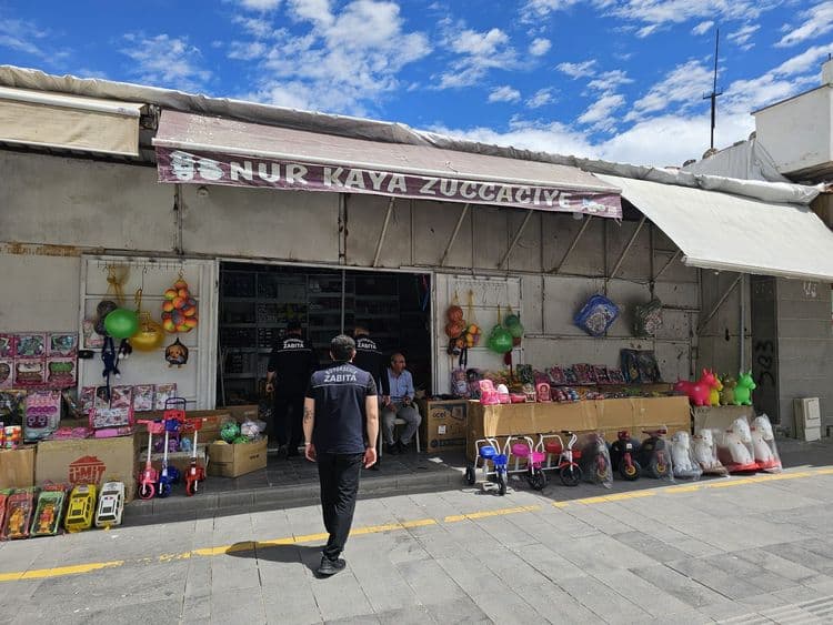 Bayram öncesi tatlı, şekerleme ve marketlere gıda denetimi 13