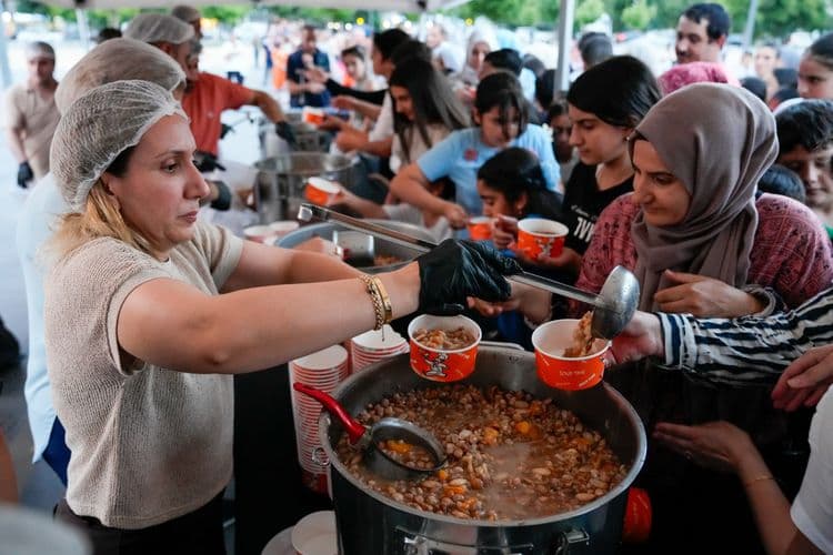 10 bin aşure dayanışmayla paylaşıldı 1