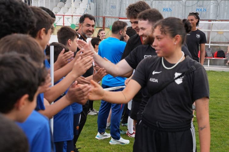 Eşbaşkan Bucak, Sokak Futbolu Atölyesi’nde çocukların heyecanına ortak oldu 2