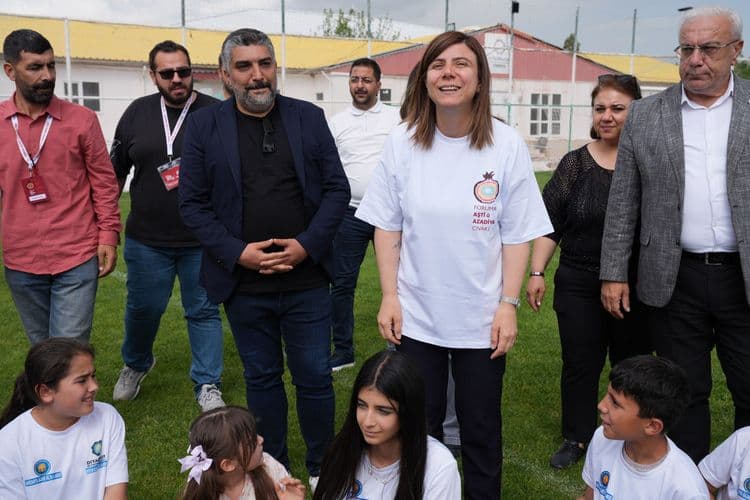 Eşbaşkan Bucak, Sokak Futbolu Atölyesi’nde çocukların heyecanına ortak oldu 10