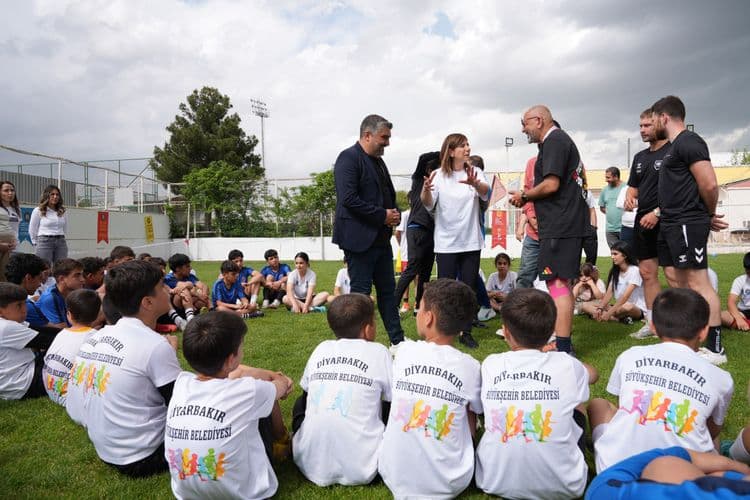 Eşbaşkan Bucak, Sokak Futbolu Atölyesi’nde çocukların heyecanına ortak oldu 4