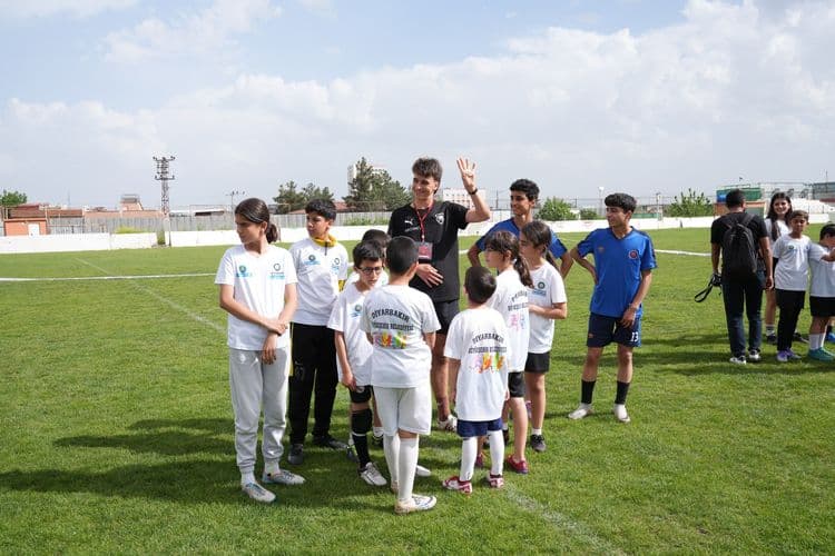 Eşbaşkan Bucak, Sokak Futbolu Atölyesi’nde çocukların heyecanına ortak oldu 7