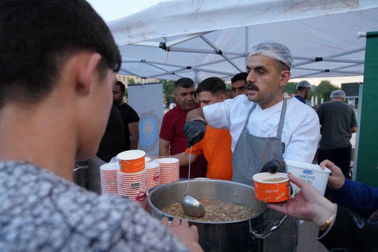 10 bin aşure dayanışmayla paylaşıldı 5