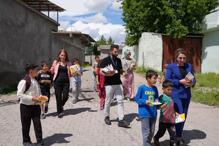 ‘Masal Sandığı’ projesiyle kitaplar çocuklara ulaştırıldı 2