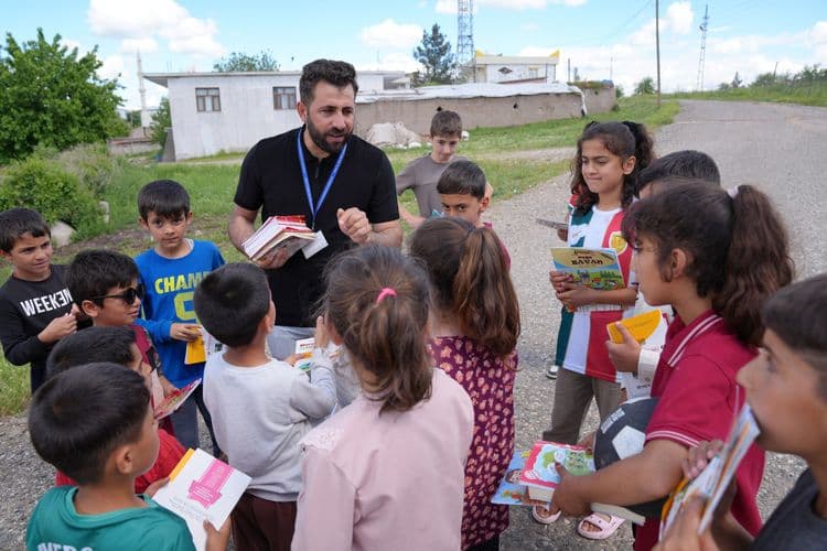 ‘Masal Sandığı’ projesiyle kitaplar çocuklara ulaştırıldı 5