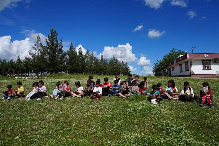 ‘Masal Sandığı’ projesiyle kitaplar çocuklara ulaştırıldı 7