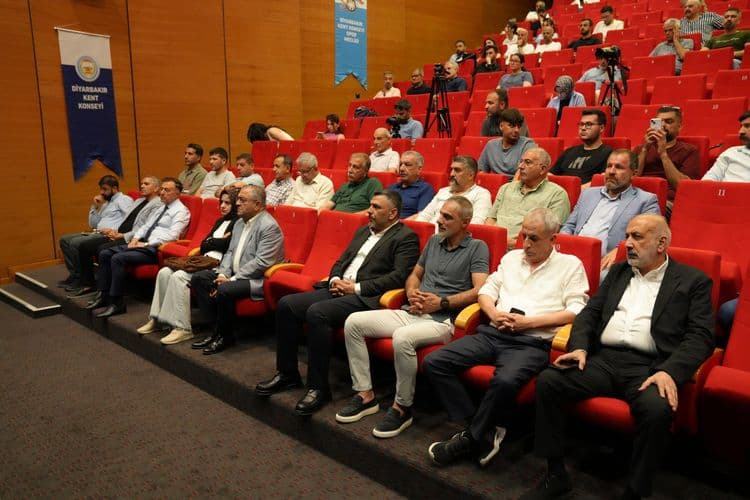 ‘Spor, Kent Kimliği, Ekonomi ve Toplumsal Barış’ paneli düzenlendi 2