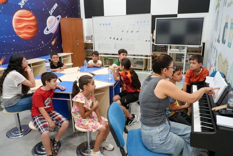 520 çocuk yazı sanat ve bilimle geçiriyor 9