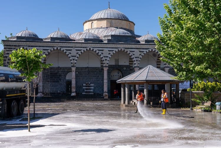 İbadethanelerde bayram temizliği 6