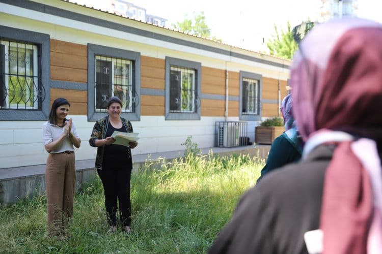 Ahşap Boyama, Rölyef ve Geri Dönüşüm Atölyesi’nde mezuniyet heyecanı 3