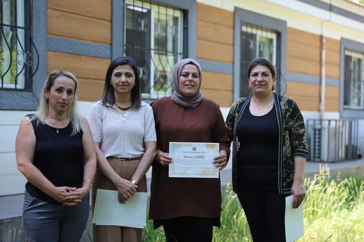 Ahşap Boyama, Rölyef ve Geri Dönüşüm Atölyesi’nde mezuniyet heyecanı 4