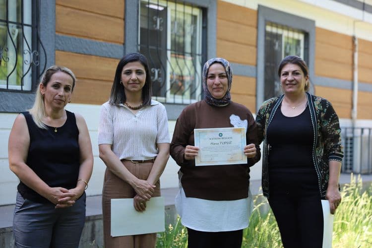 Ahşap Boyama, Rölyef ve Geri Dönüşüm Atölyesi’nde mezuniyet heyecanı 5