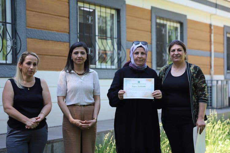 Ahşap Boyama, Rölyef ve Geri Dönüşüm Atölyesi’nde mezuniyet heyecanı 6