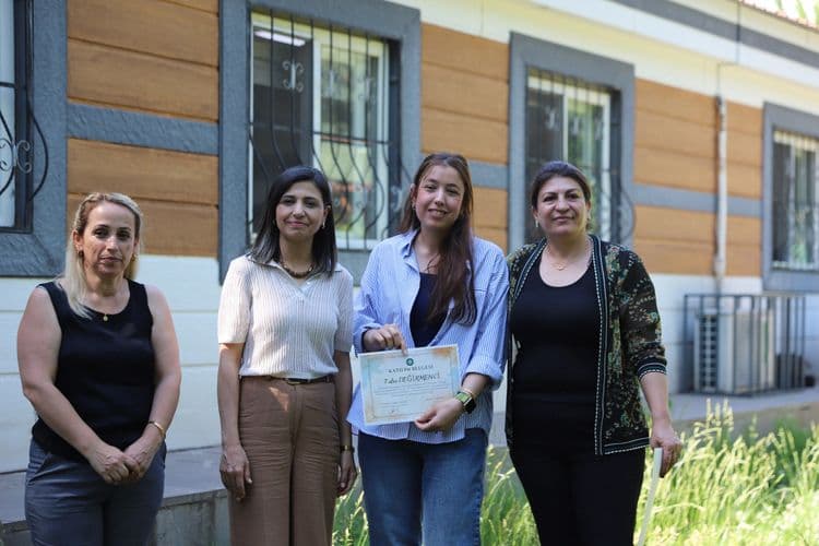 Ahşap Boyama, Rölyef ve Geri Dönüşüm Atölyesi’nde mezuniyet heyecanı 8