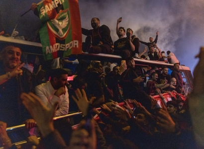 Eşbaşkan Hatun Amedspor’un tarihi başarısını yurttaşlarla kutladı