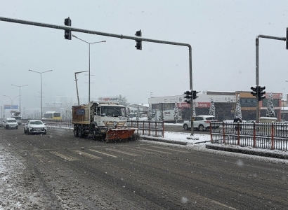 DBB Karayollarının sorumluluğundaki Elazığ ve Urfa bulvarlarını temizliyor
