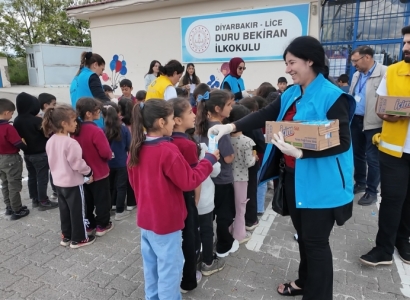 Di Hefteya Şîr a Cîhanê de ji xwendekaran re şîr hat belavkirin