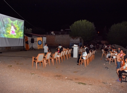 Pêşandanên fîlman ên li derve bala zarokan dikişîne
