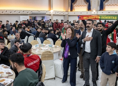 Hemşaredaran Terefgirê Amedspor û Vansporî Kêrdî Mêman