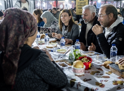 Eşbaşkan Bucak, Dağkapı’daki iftar çadırında orucunu halkla birlikte açtı