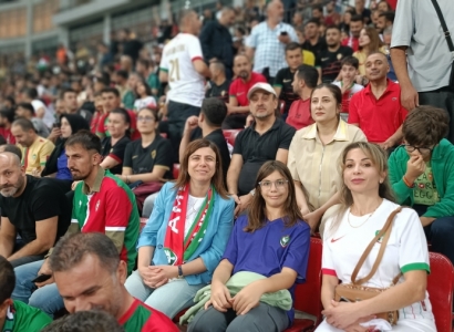 Eşbaşkan Bucak, Amedspor-Sarıyer maçını taraftar ile birlikte izledi