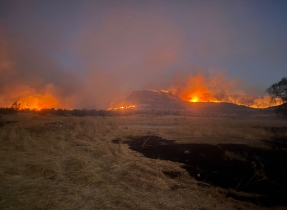 Tîmên ŞMA, mudaxaleya agirê ku li sê navçeyan pêketî, dike.
