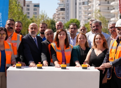 Co-Mayors Lay Foundation of New Library