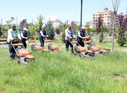 Park ve yeşil alanlar yaza hazırlanıyor