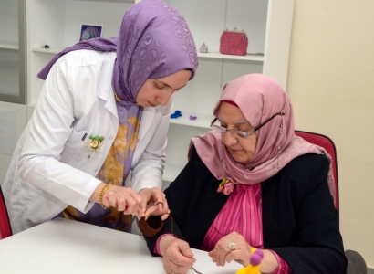 Di kursên pîşeyî de piştevaniya ku bi hilberînê xurt dibe