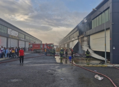 Oto Sanayi Sitesi’ndeki yangın İtfaiye ekiplerinin müdahalesiyle söndürüldü