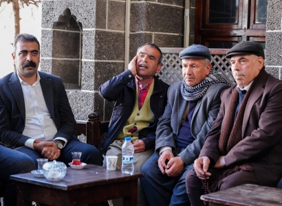 Co-Mayor Hatun Meets with Dengbêjs