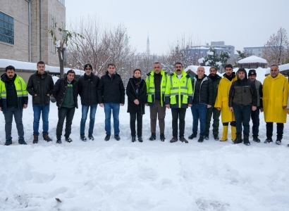 Eşbaşkanlar, sahada yürütülen karla mücadele çalışmalarını gün boyu inceledi