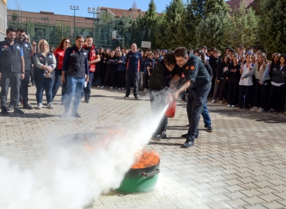 Afet Risklerinin Azaltılması Günü’nde öğrencilere uygulamalı eğitim