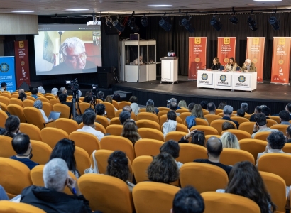 Di panelê de ‘Derfetên aştiyê li Rojhilata Navîn’ hatin nirxandin