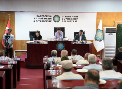 Eş Başkan Bucak, Sur’daki muhtarlarla bir araya geldi